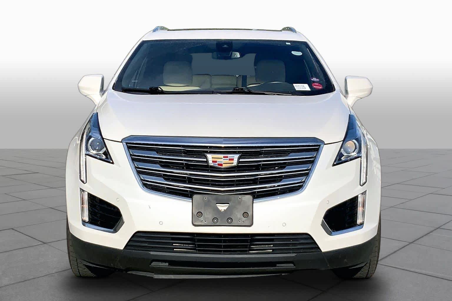 Used 2017 Cadillac XT5 Luxury w/ Driver Awareness Package FWD image 4