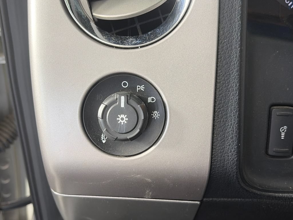 Used 2017 Ford Expedition XLT AWD/4WD image 24