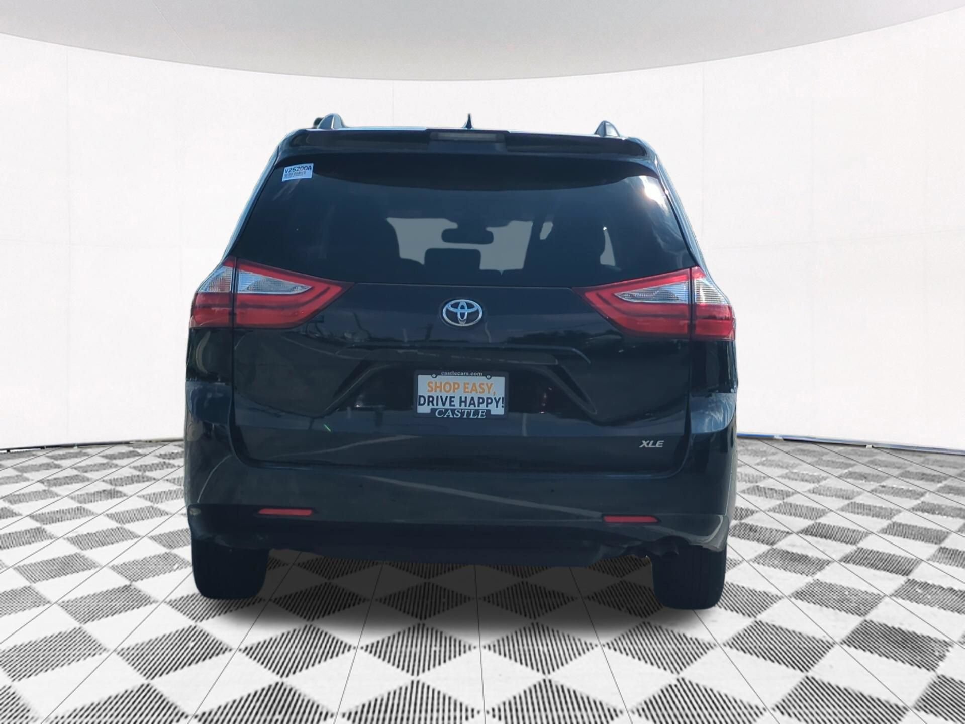 Used 2018 Toyota Sienna XLE w/ XLE Navigation Package FWD image 5