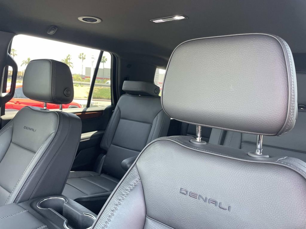 Used 2025 GMC Yukon Denali AWD/4WD image 24
