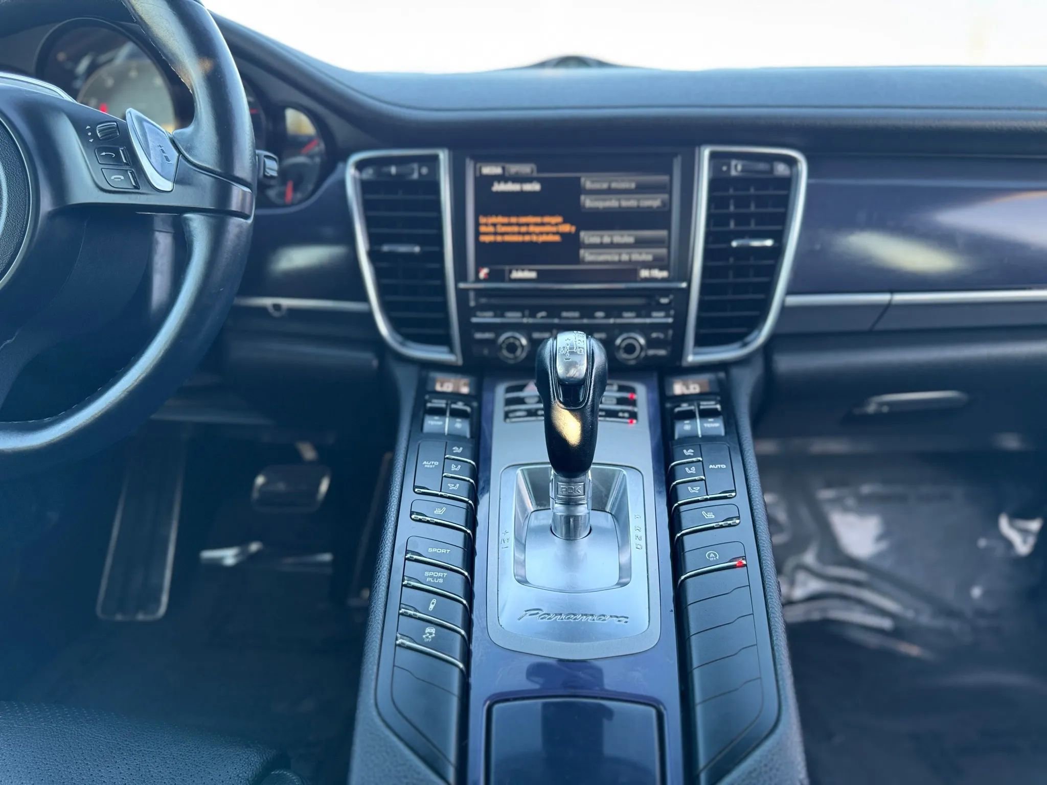 Used 2014 Porsche Panamera S image 35