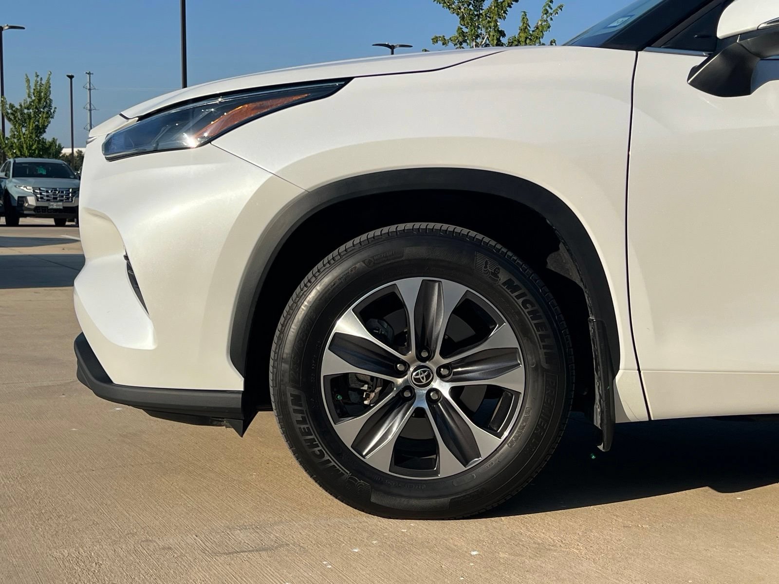 Used 2023 Toyota Highlander XLE FWD image 8