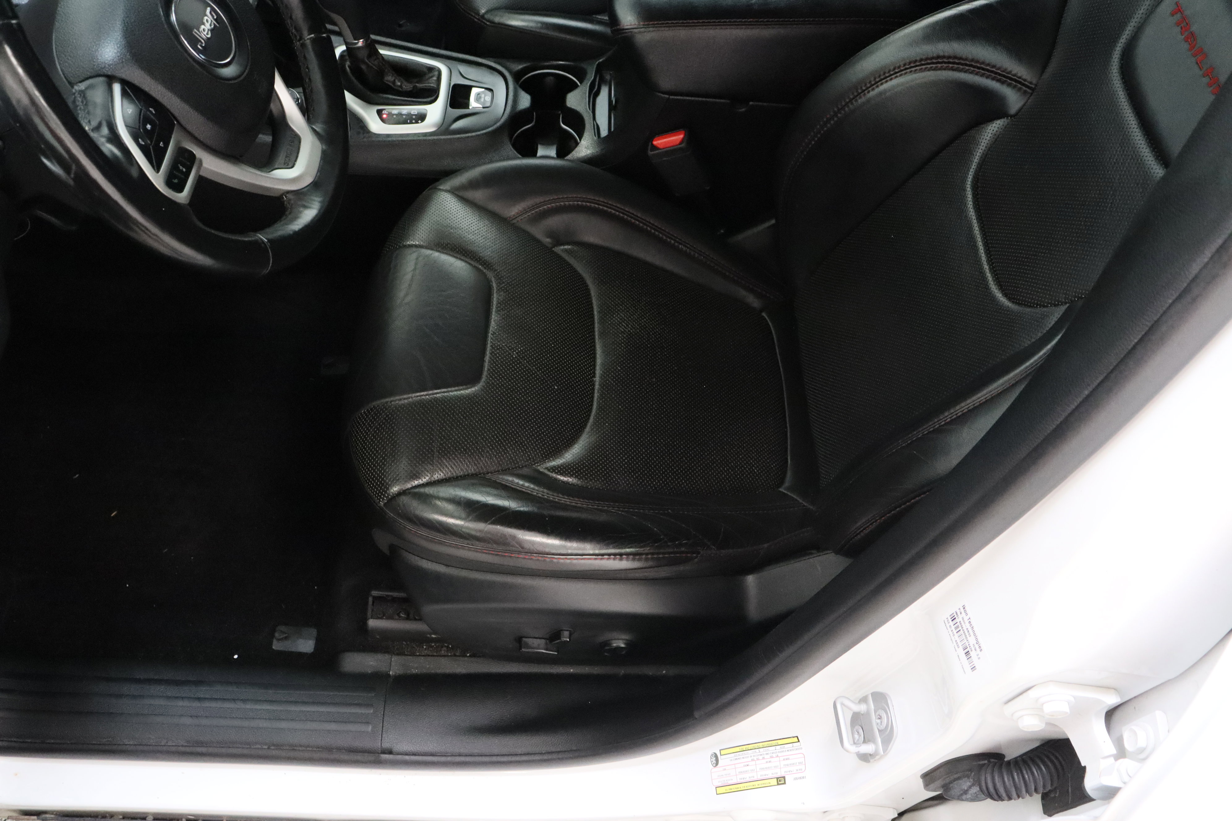 Used 2018 Jeep Cherokee Trailhawk w/ Quick Order Package 27L image 15