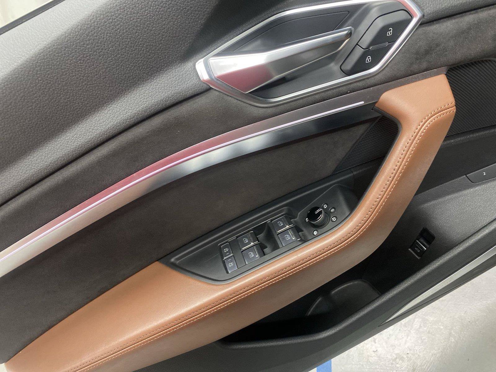 Used 2019 Audi e-tron Prestige w/ Prestige Package AWD/4WD image 19