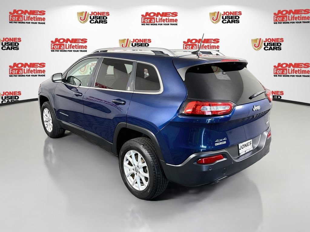 Used 2018 Jeep Cherokee Latitude Plus w/ Comfort/Convenience Group AWD/4WD image 2