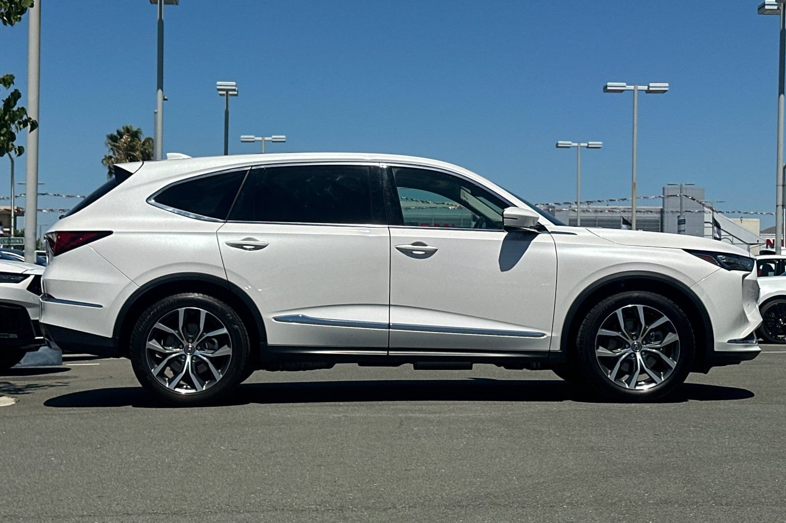 Used 2024 Acura MDX w/ Technology Package FWD image 3