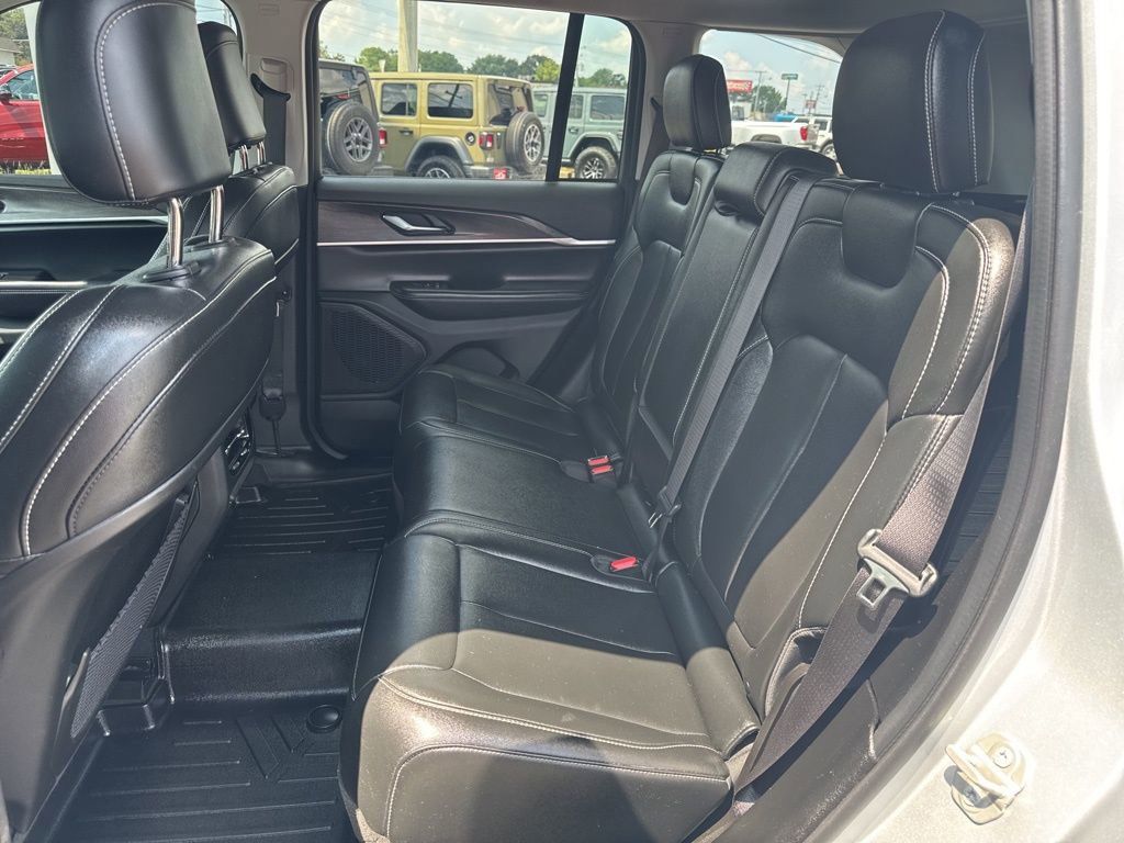 Used 2024 Jeep Grand Cherokee Limited w/ Black Appearance Package image 21