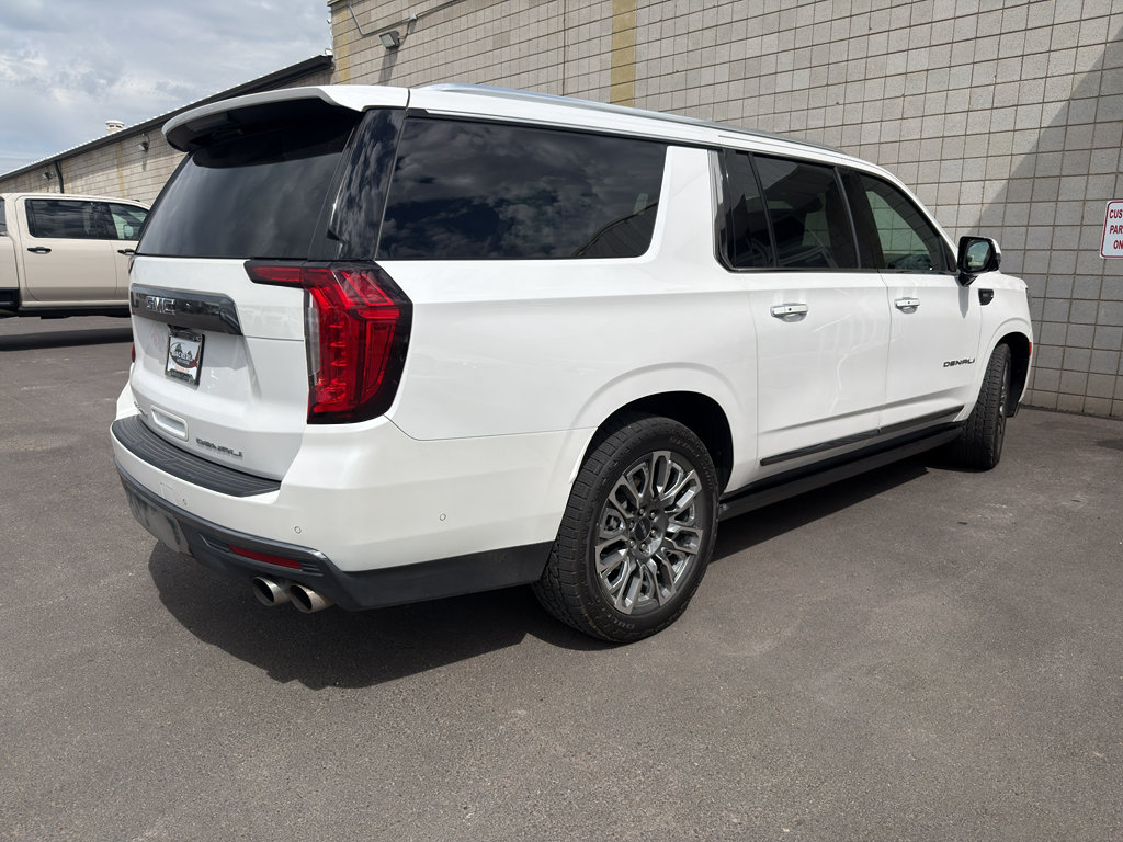 Certified 2023 GMC Yukon XL Denali Ultimate AWD/4WD image 3