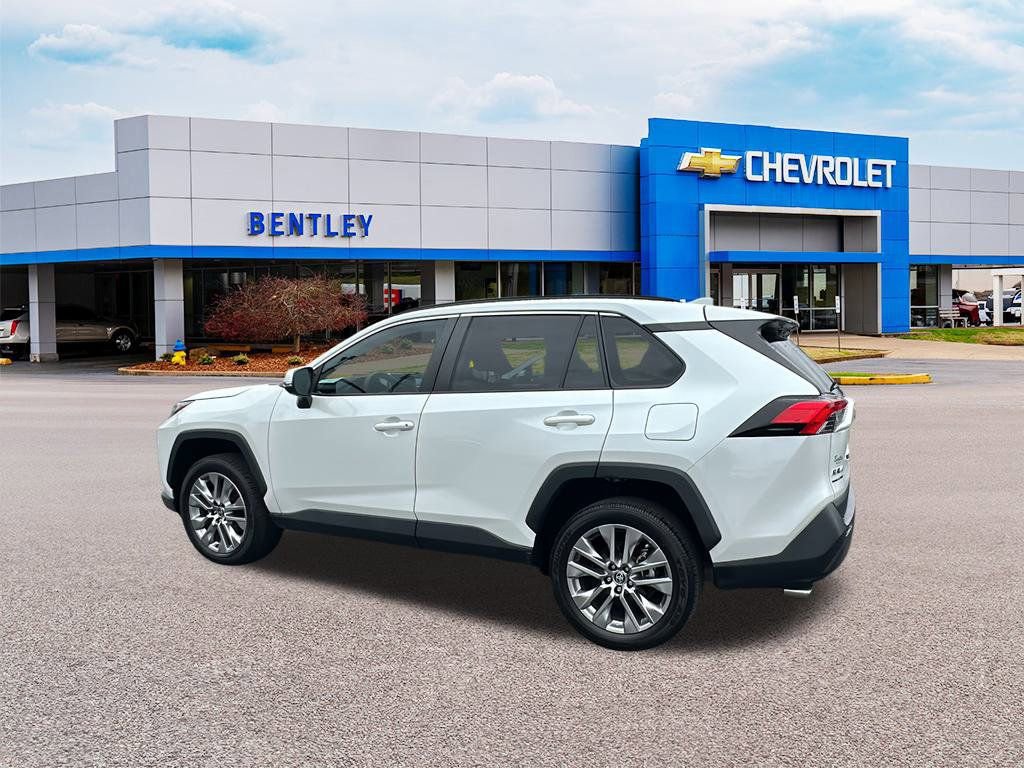 Used 2023 Toyota RAV4 XLE Premium image 3