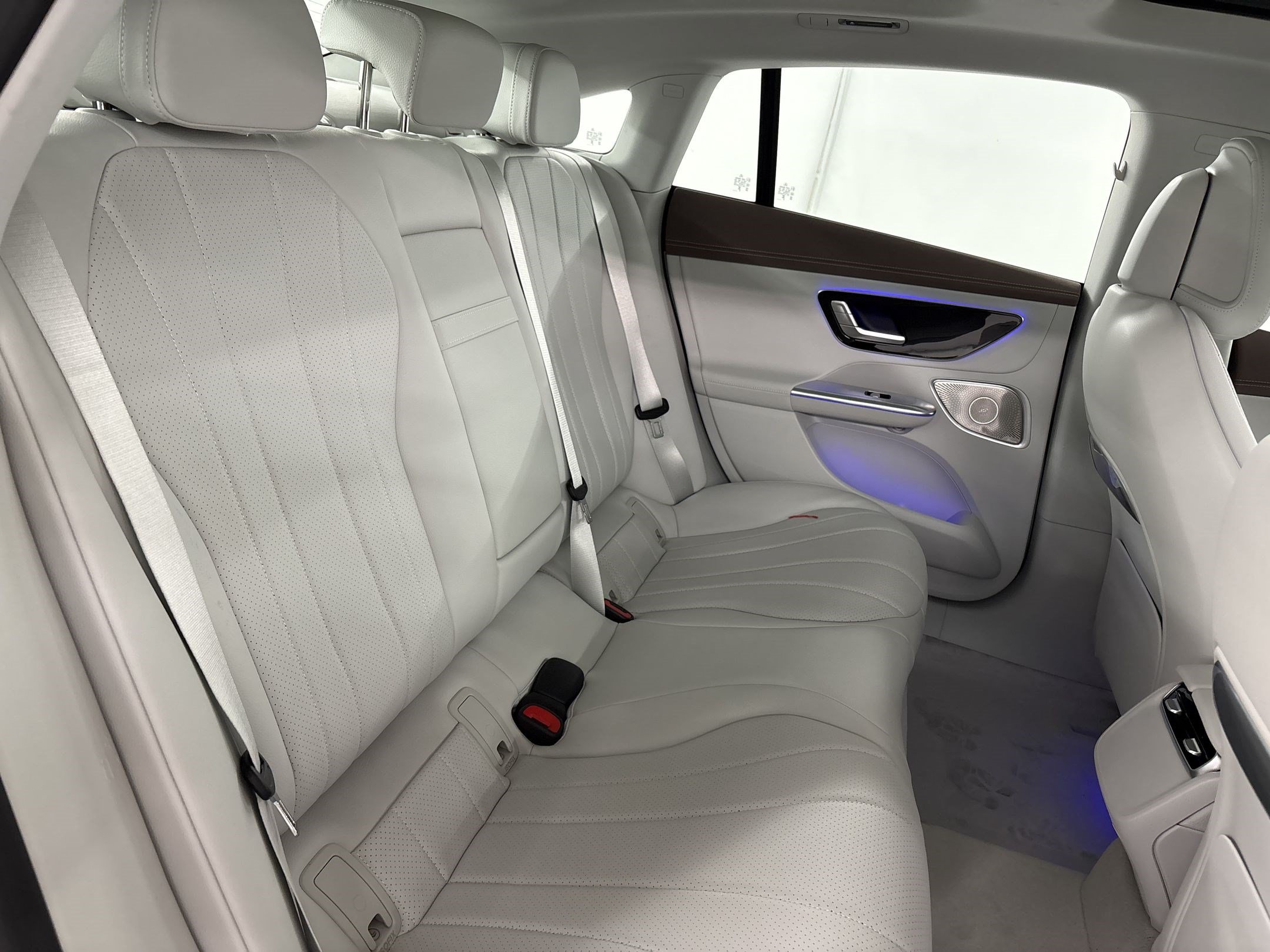 New 2026 Mercedes-Benz EQE 320 4MATIC Sedan image 29