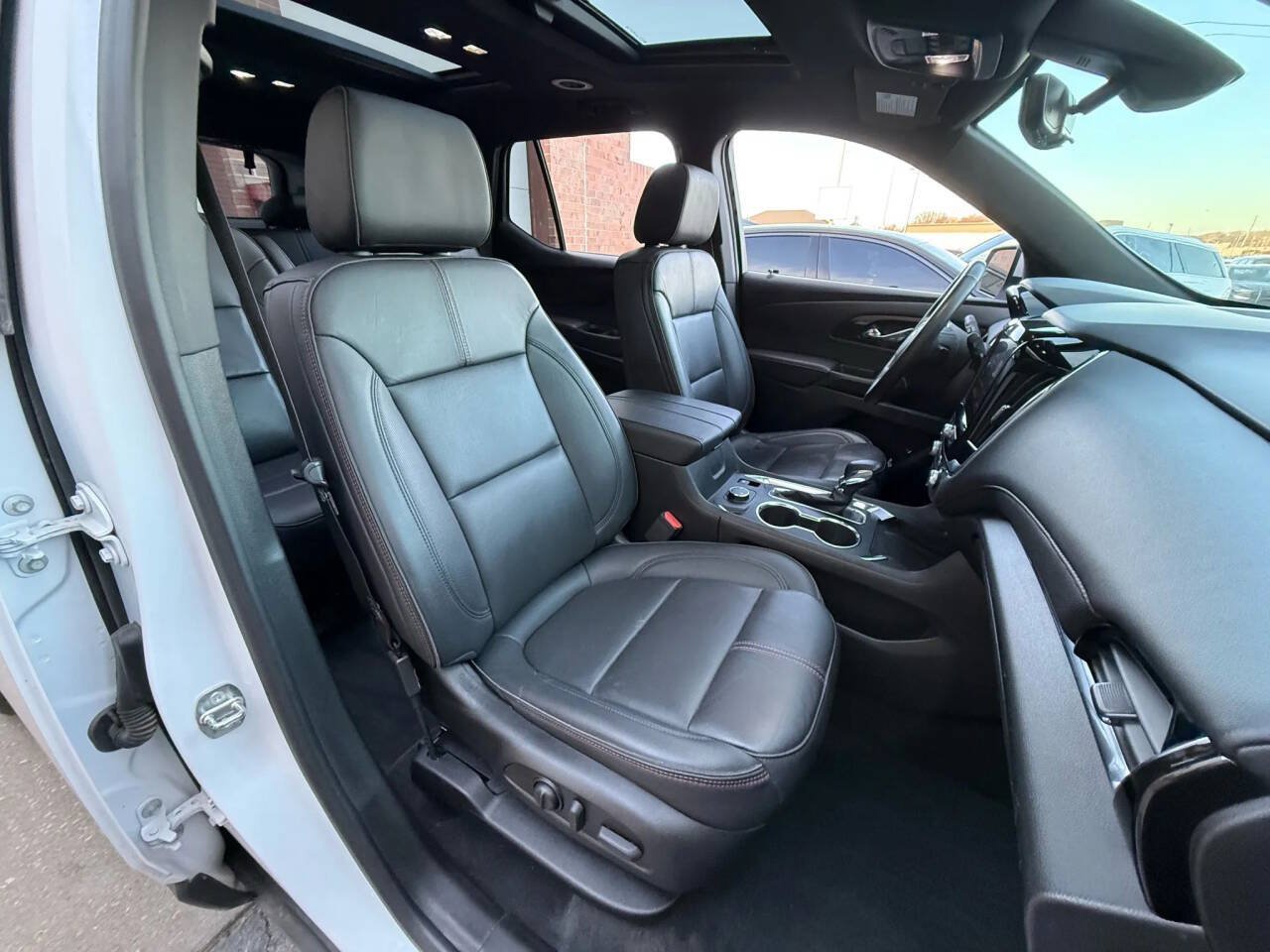 Used 2023 Chevrolet Traverse RS AWD/4WD image 30