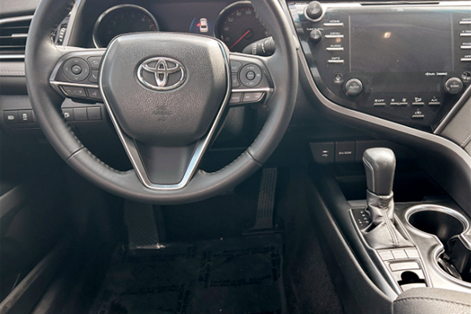 Used 2018 Toyota Camry XSE image 15