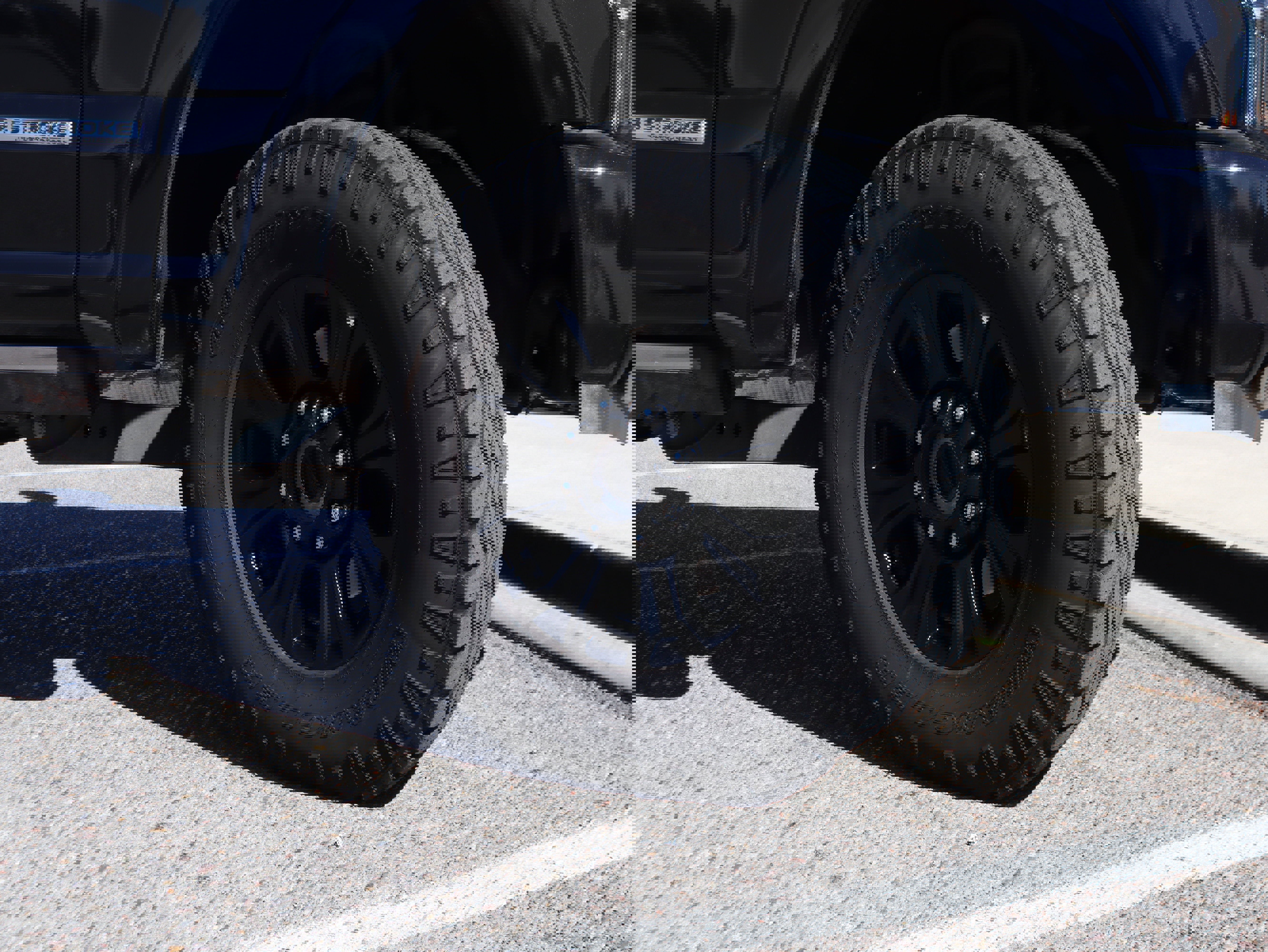 Used 2022 Ford F350 Platinum w/ Tremor Off-Road Package image 13