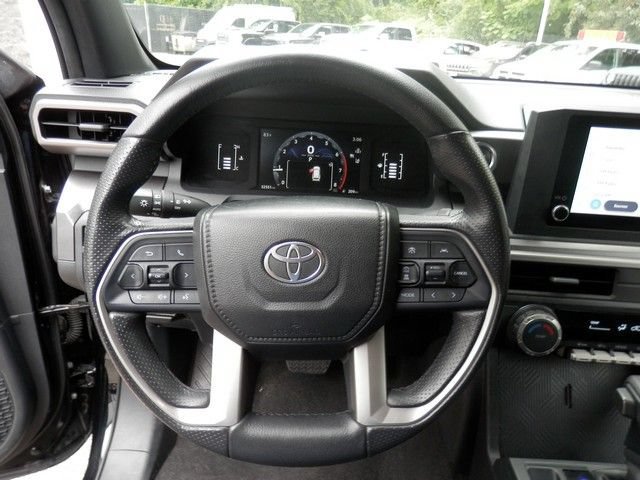 Used 2025 Toyota 4Runner SR5 AWD/4WD image 19