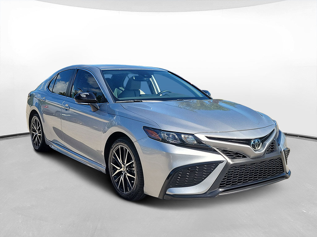 Used 2024 Toyota Camry SE w/ Convenience Package FWD image 3