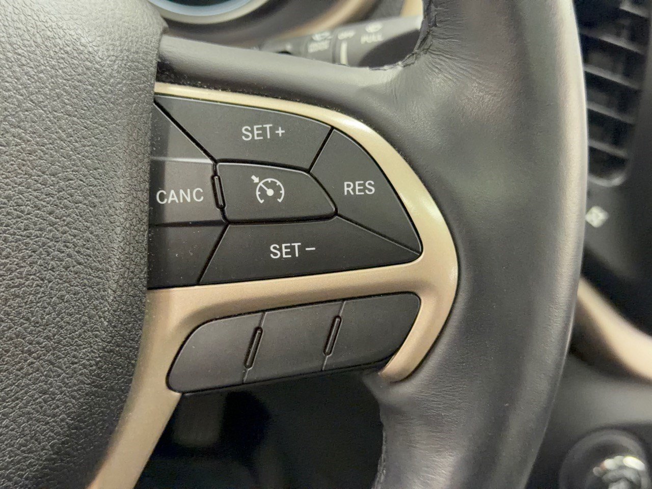 Used 2015 Jeep Cherokee Limited w/ Trailer Tow Group AWD/4WD image 19