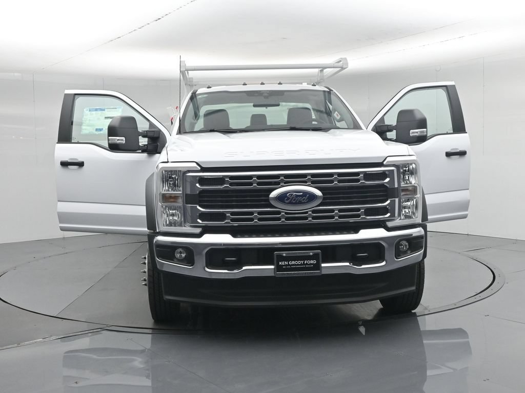 New 2025 Ford F450 XL w/ XL Chrome Package RWD image 36