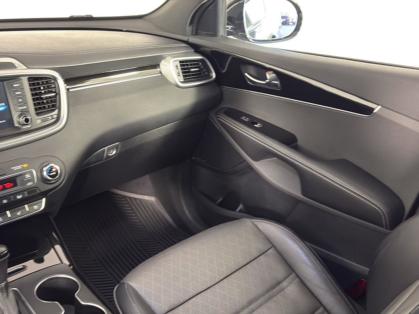 Used 2019 Kia Sorento SX image 19