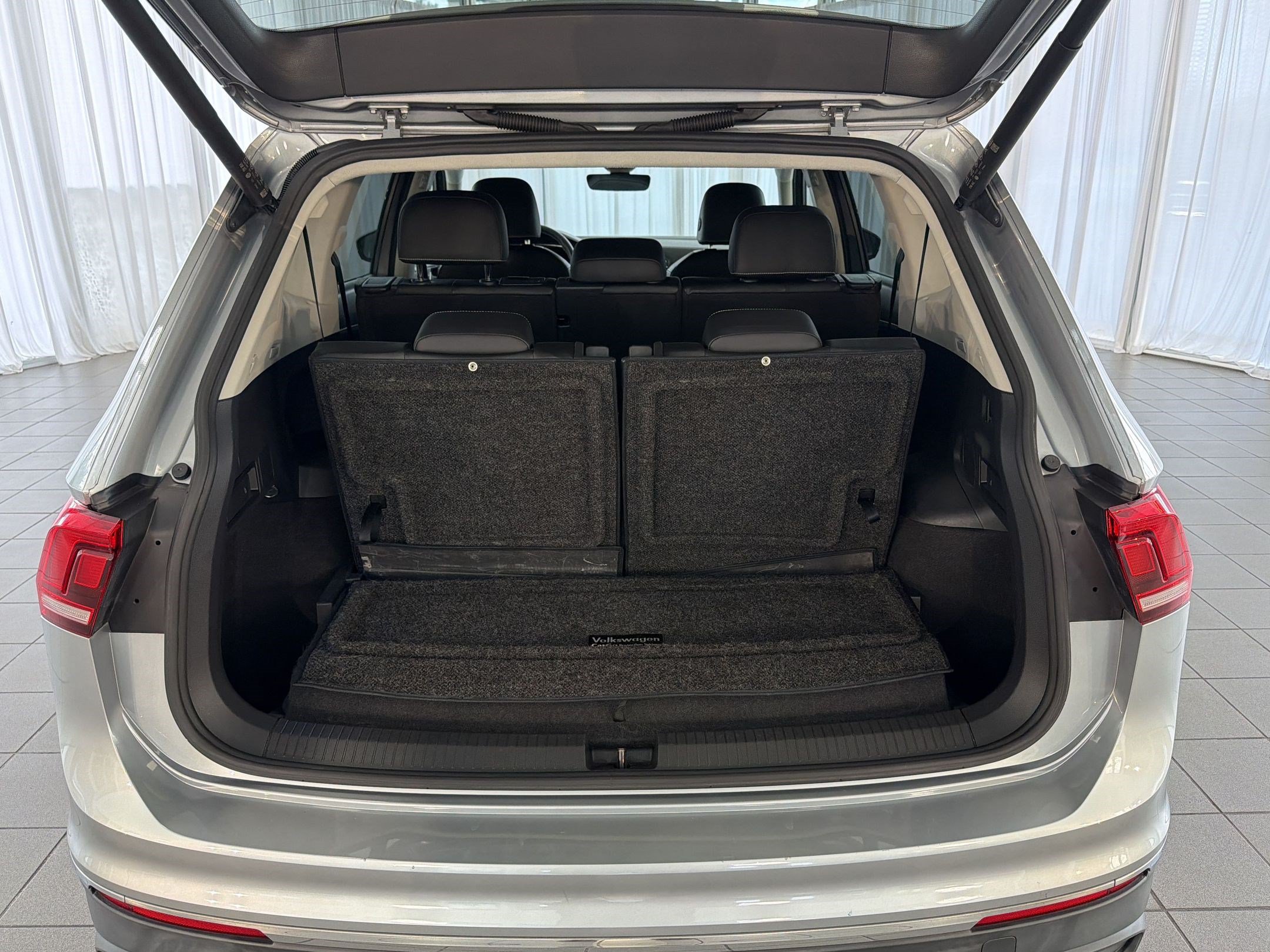Used 2022 Volkswagen Tiguan SE FWD image 22