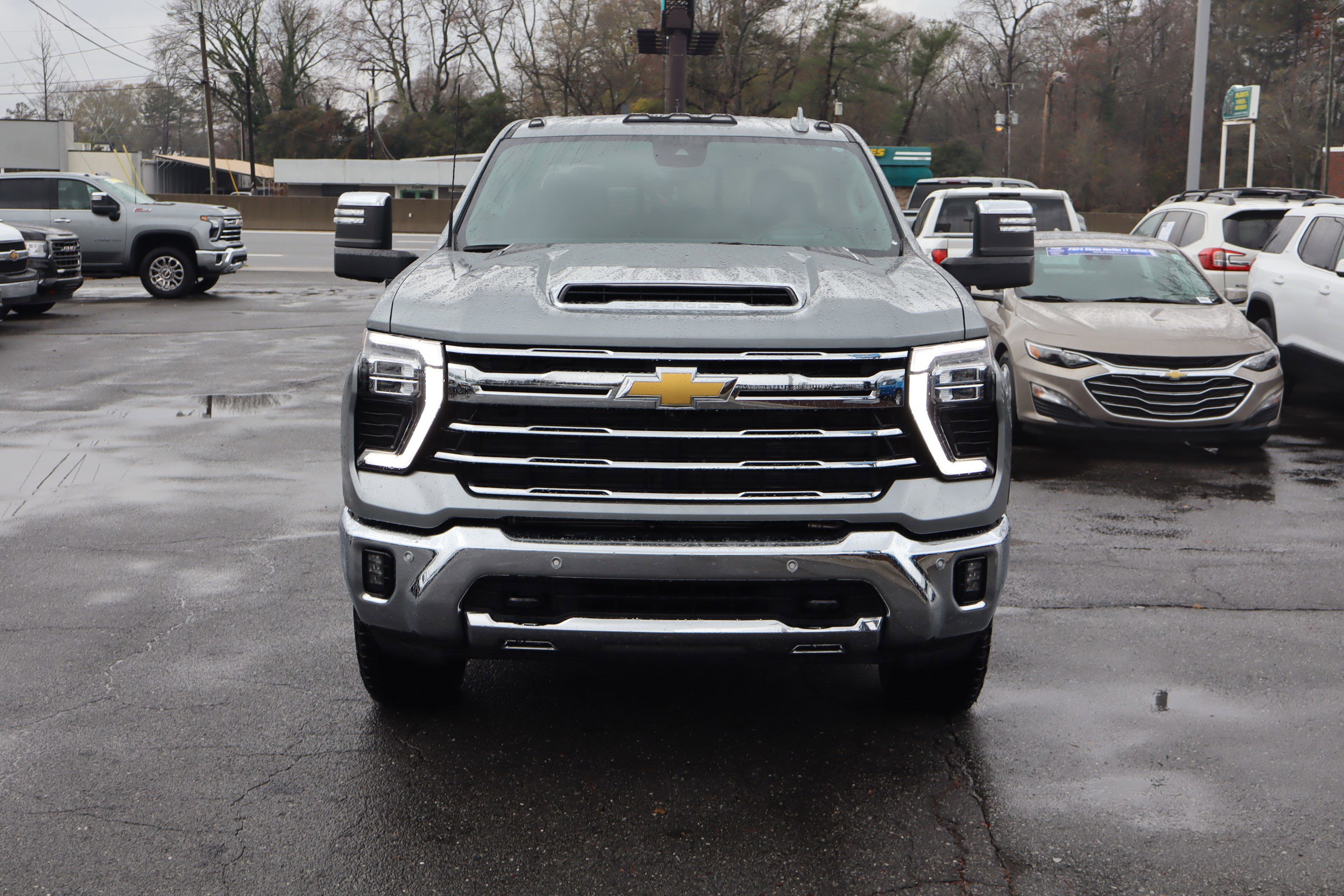 Used 2025 Chevrolet Silverado 2500 LTZ w/ LTZ Plus Package image 3