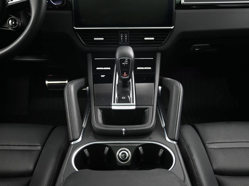 Certified 2022 Porsche Cayenne Turbo S AWD/4WD image 10