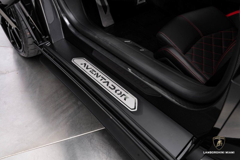 Used 2018 Lamborghini Aventador S image 48