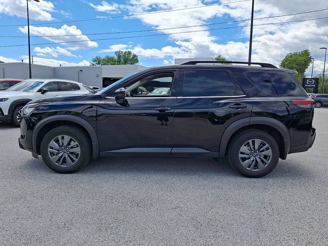 Used 2024 Nissan Pathfinder SV w/ SV Premium Package AWD/4WD image 5