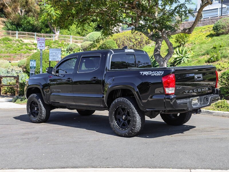 Used 2017 Toyota Tacoma TRD Sport w/ Tow Package (A/T) AWD/4WD image 3