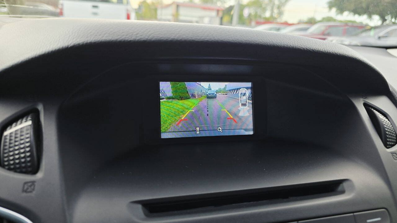 Used 2016 Ford Focus SE w/ Equipment Group 201A FWD image 16