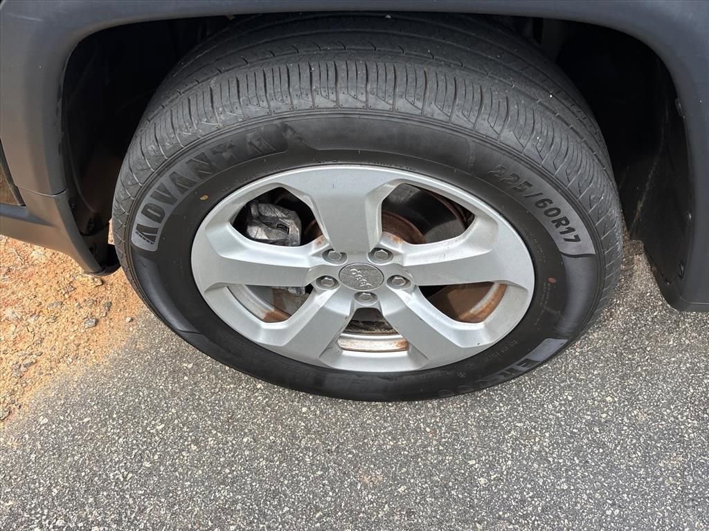 Used 2020 Jeep Compass Latitude w/ Cold Weather Group image 13