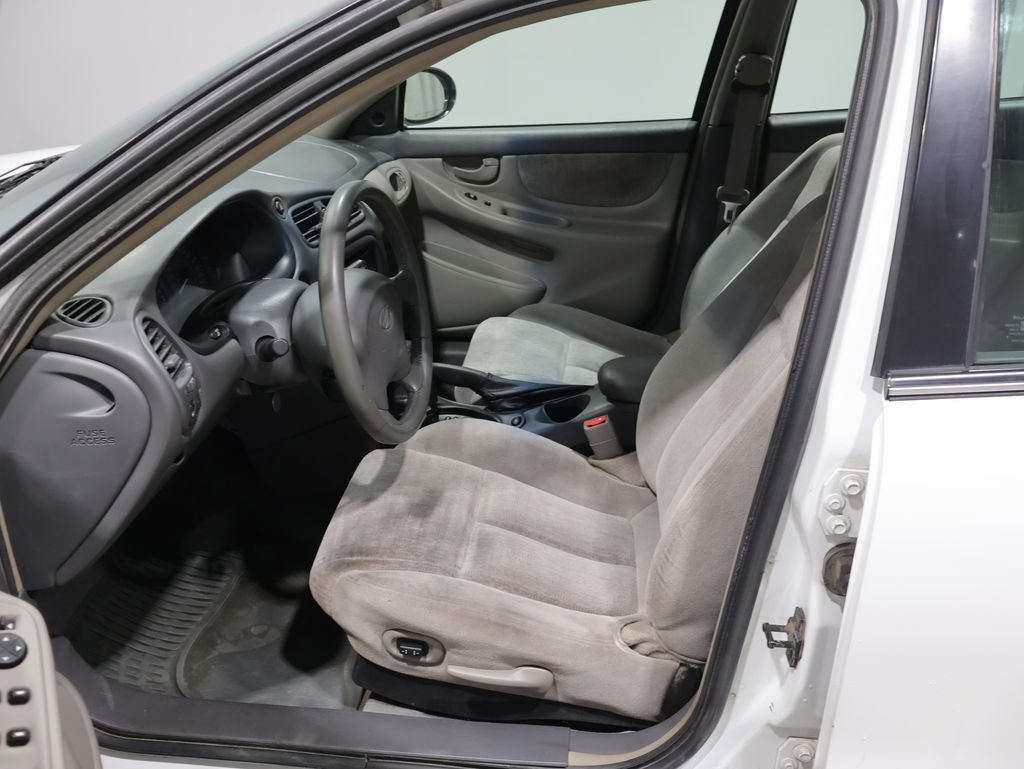 Used 2003 Oldsmobile Alero GL FWD image 9