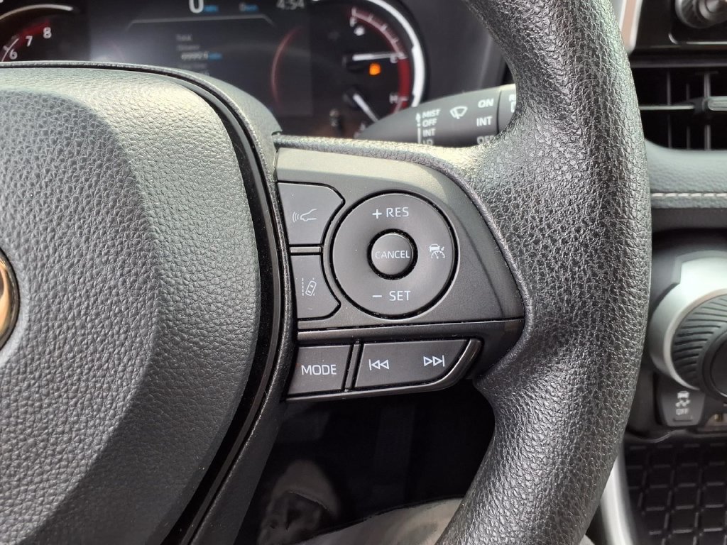 Used 2025 Toyota RAV4 LE AWD/4WD image 15