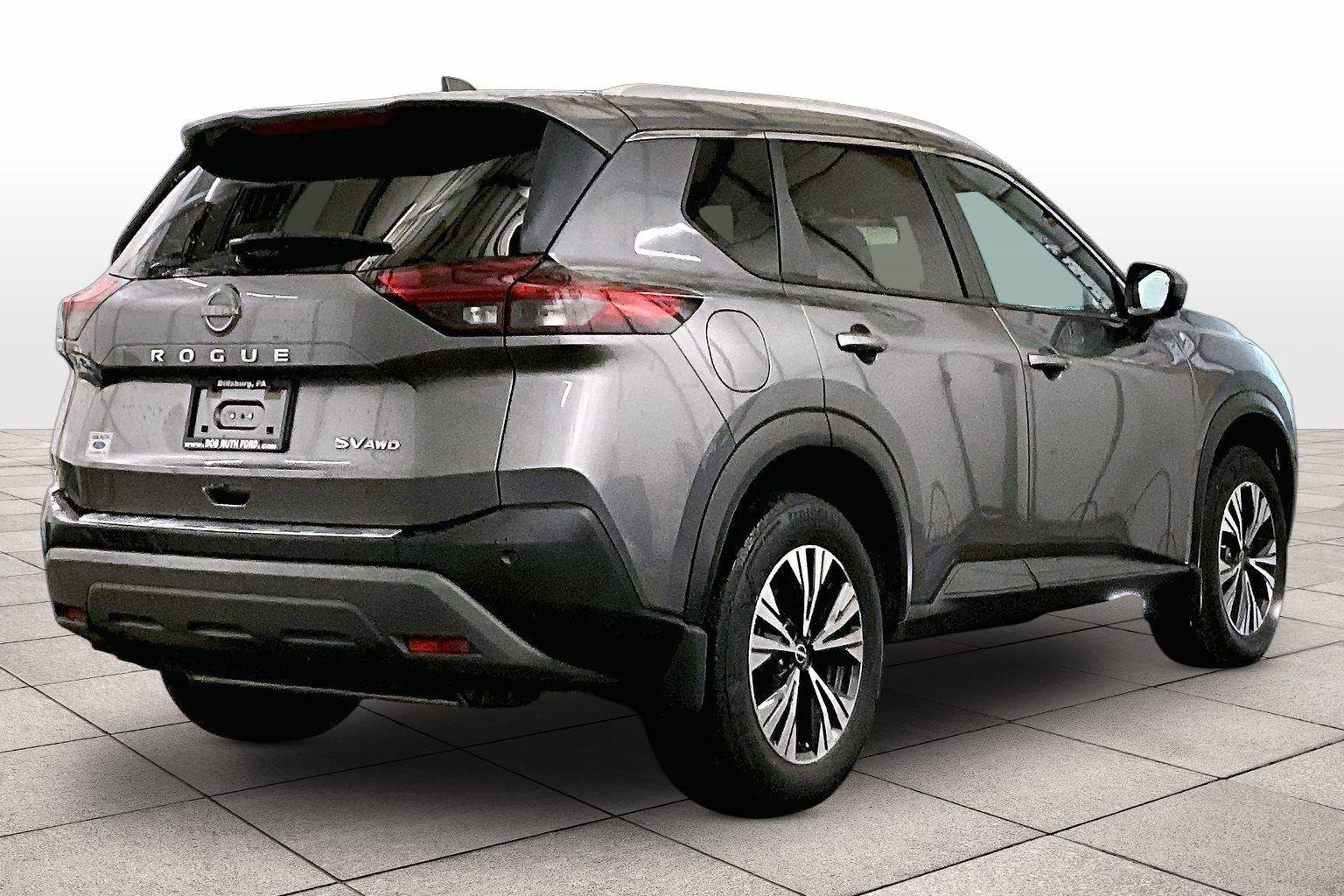 Used 2023 Nissan Rogue SV w/ SV Premium B Package image 11