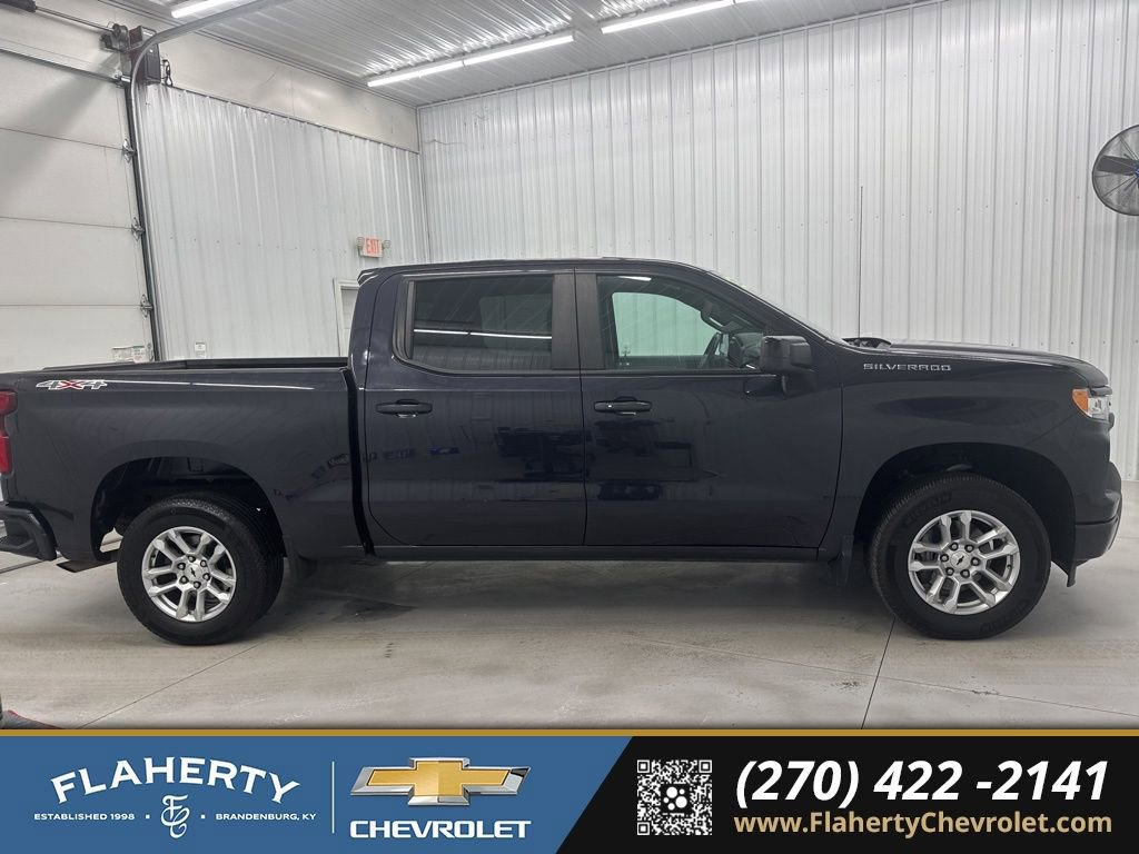 Used 2022 Chevrolet Silverado 1500 RST image 2