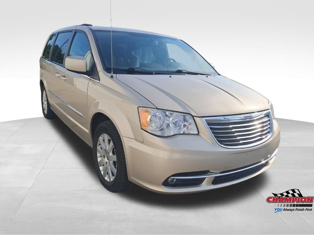 Used 2013 Chrysler Town & Country Touring FWD image 8