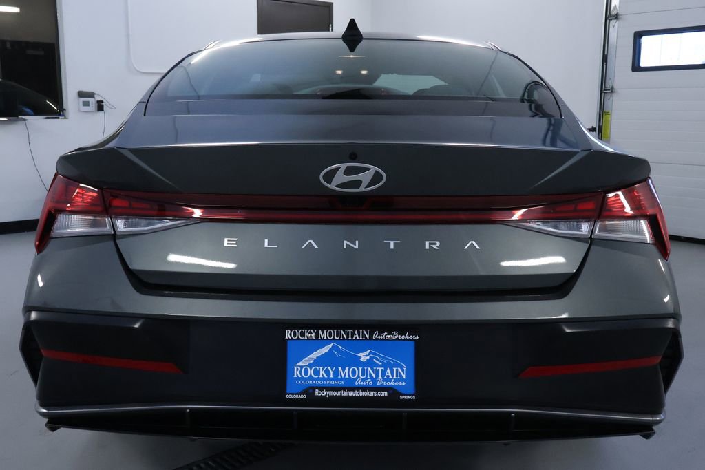 Used 2025 Hyundai Elantra SEL image 6