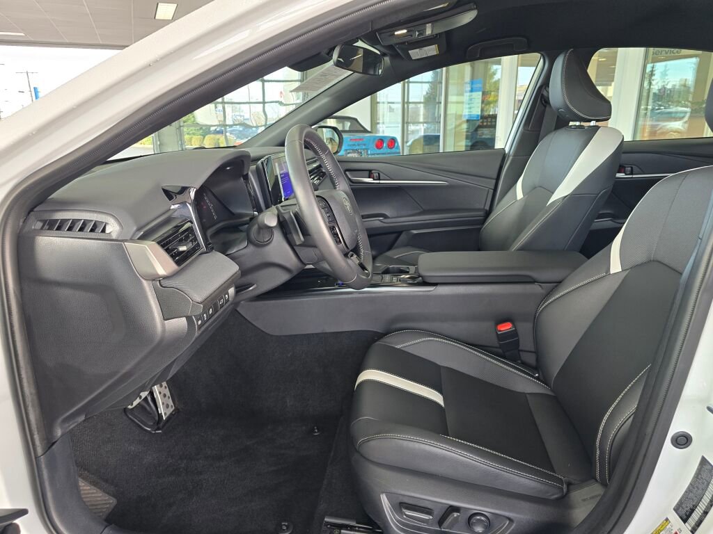 Used 2025 Toyota Camry SE image 23