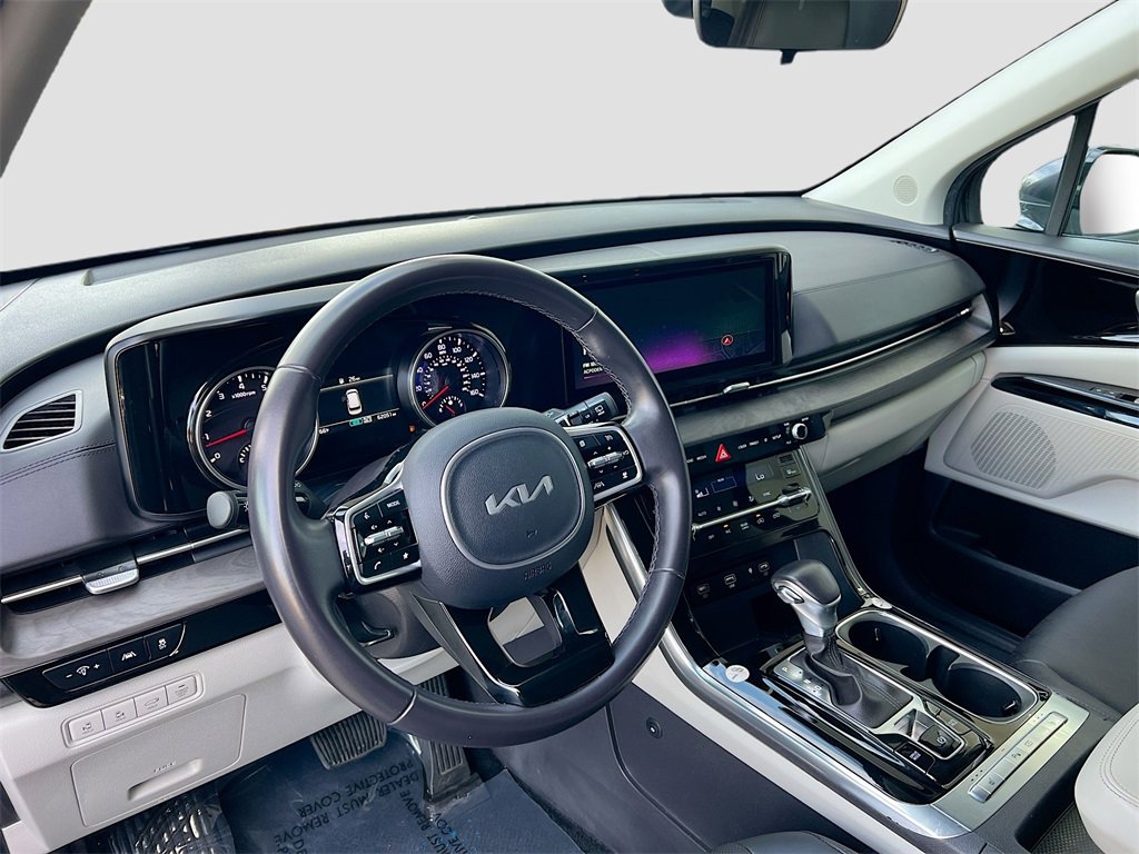 Used 2024 Kia Carnival EX image 9