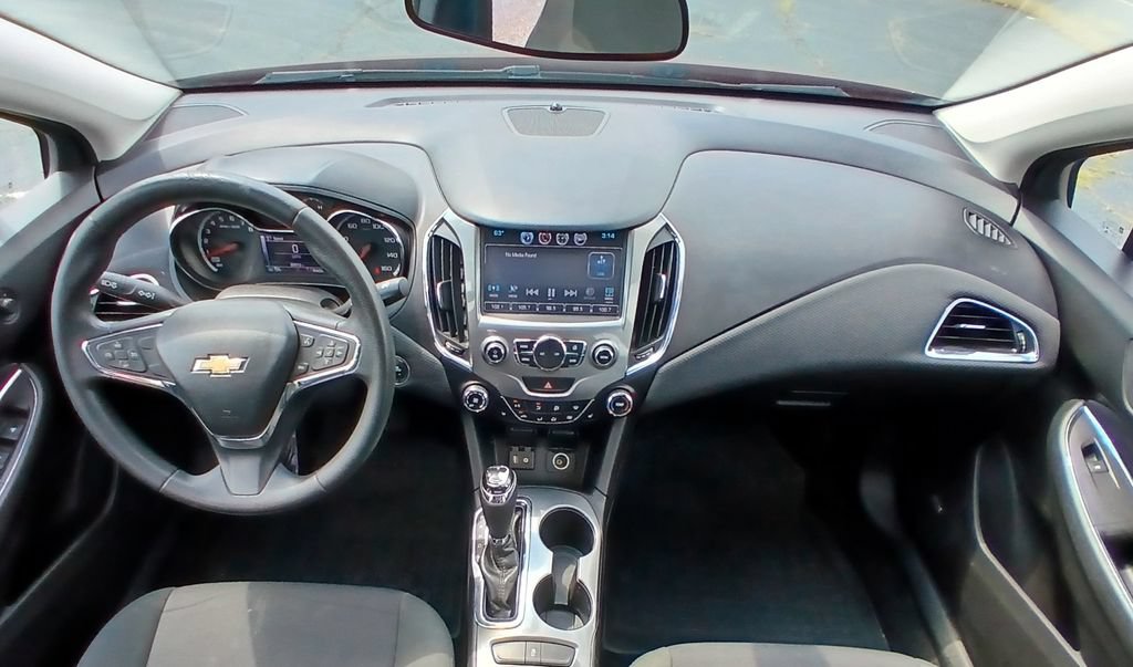 Certified 2018 Chevrolet Cruze LT w/ Sun And Sound Package FWD image 11