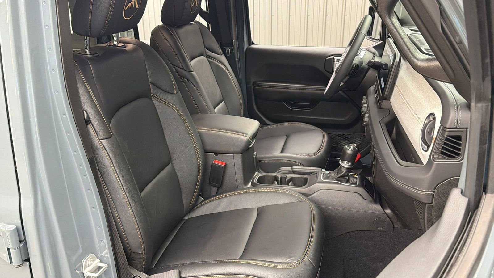 Used 2025 Jeep Wrangler Unlimited Sahara w/ Safety Group AWD/4WD image 35