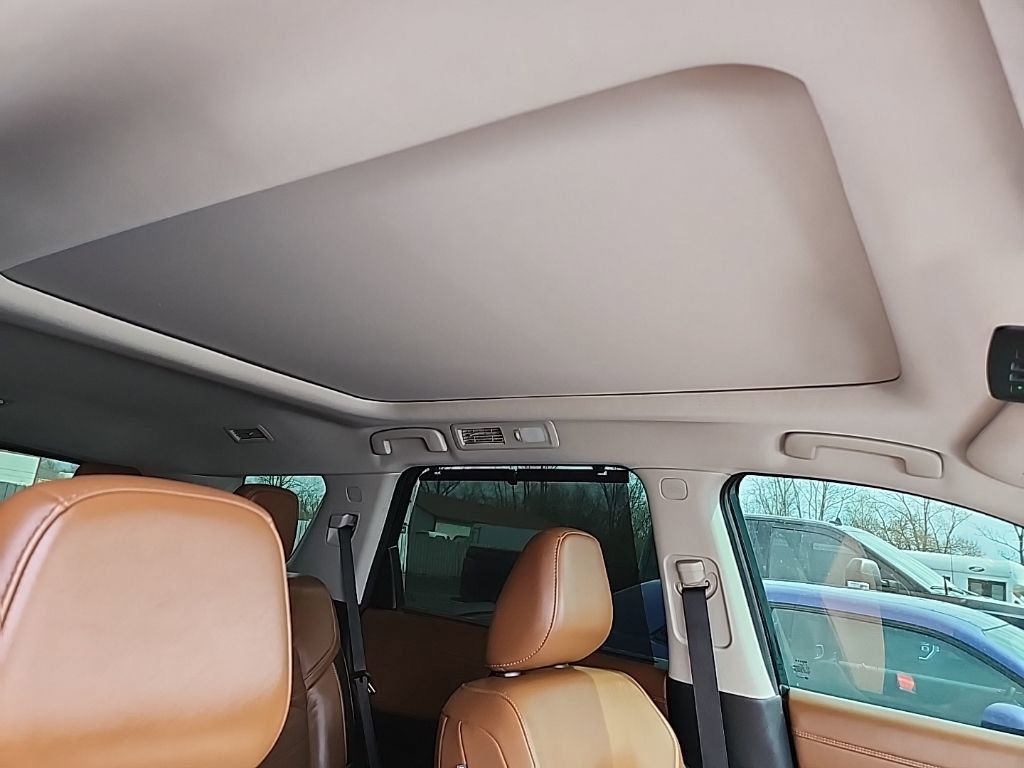 Used 2022 Nissan Pathfinder Platinum w/ Cargo Package image 9