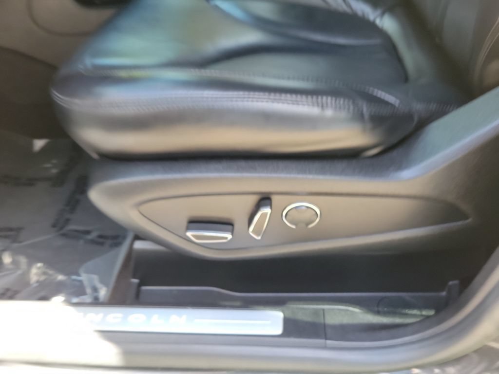 Used 2019 Lincoln MKC Select w/ Select Plus Package FWD image 17