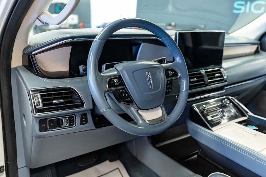 Used 2022 Lincoln Navigator Black Label image 9