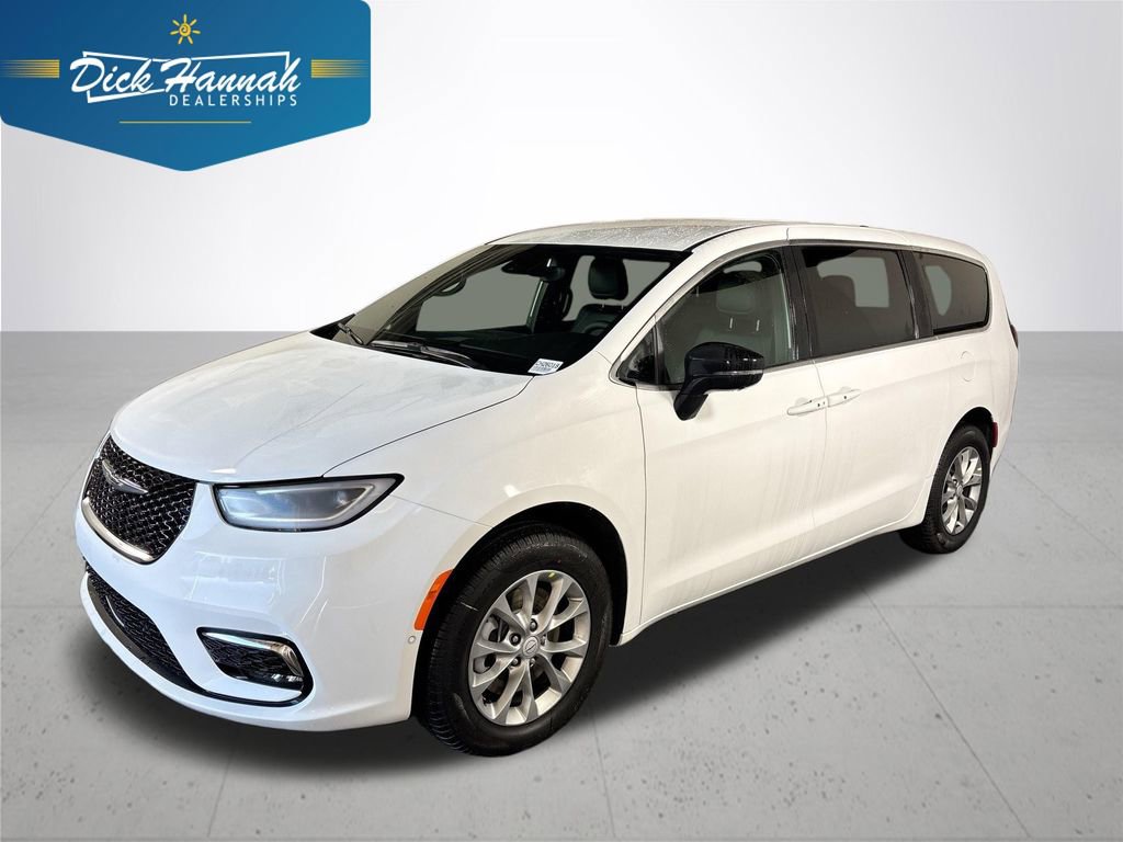 New 2026 Chrysler Pacifica Select image 1