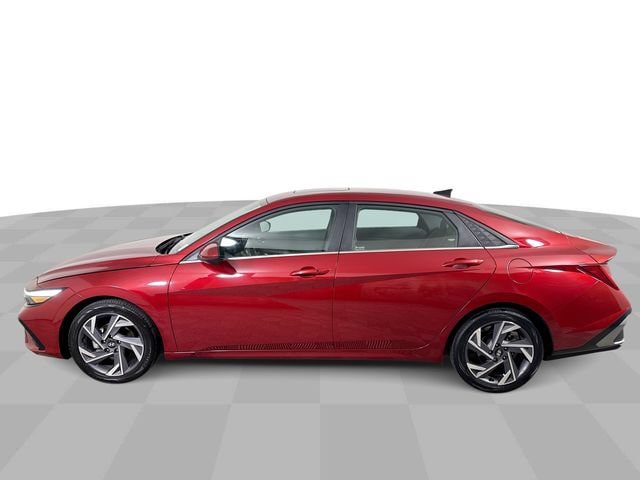 Used 2025 Hyundai Elantra SEL FWD image 5