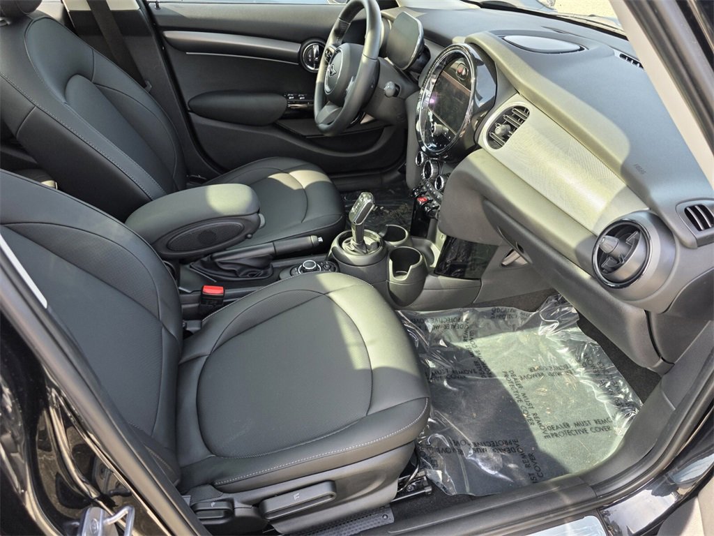 Used 2023 MINI Cooper 4-Door Hardtop image 31