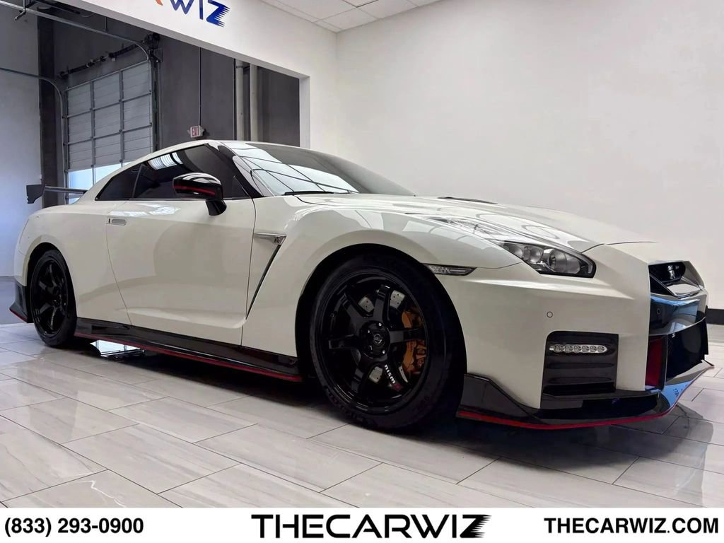 Used 2018 Nissan GT-R NISMO AWD/4WD image 2