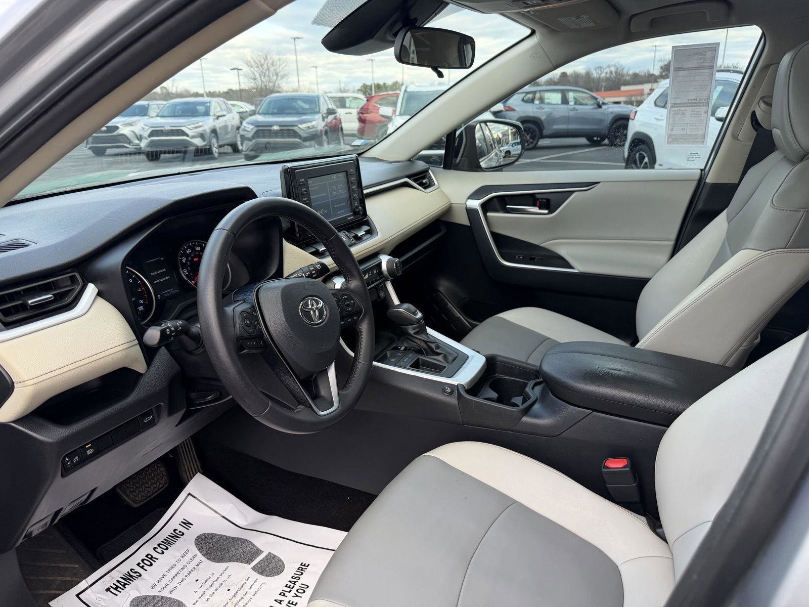 Used 2021 Toyota RAV4 XLE Premium image 13