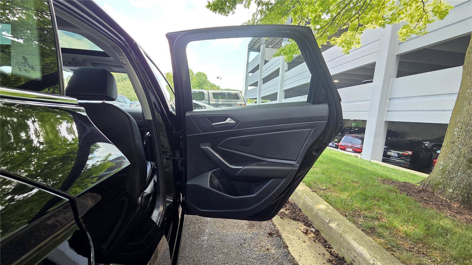 Certified 2022 Volkswagen Jetta SEL FWD image 30