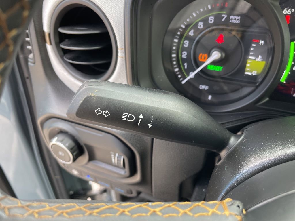 Used 2024 Jeep Wrangler Unlimited image 15